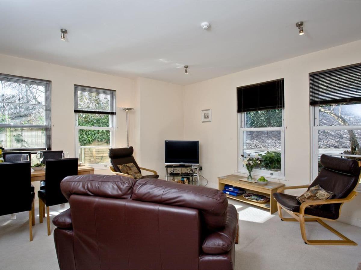 4 Hunters Moon * Torquay