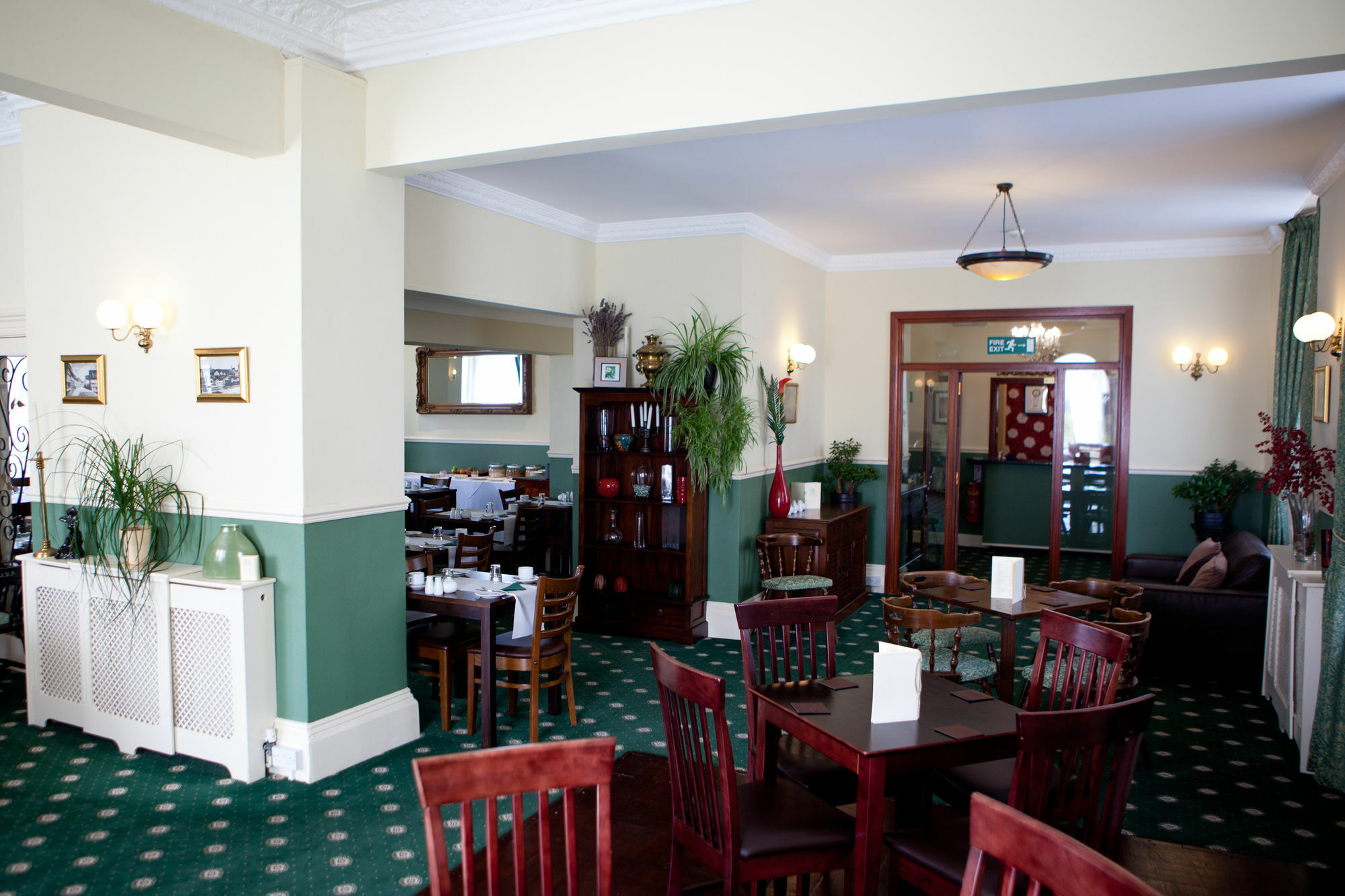 Riviera Hotel 4*