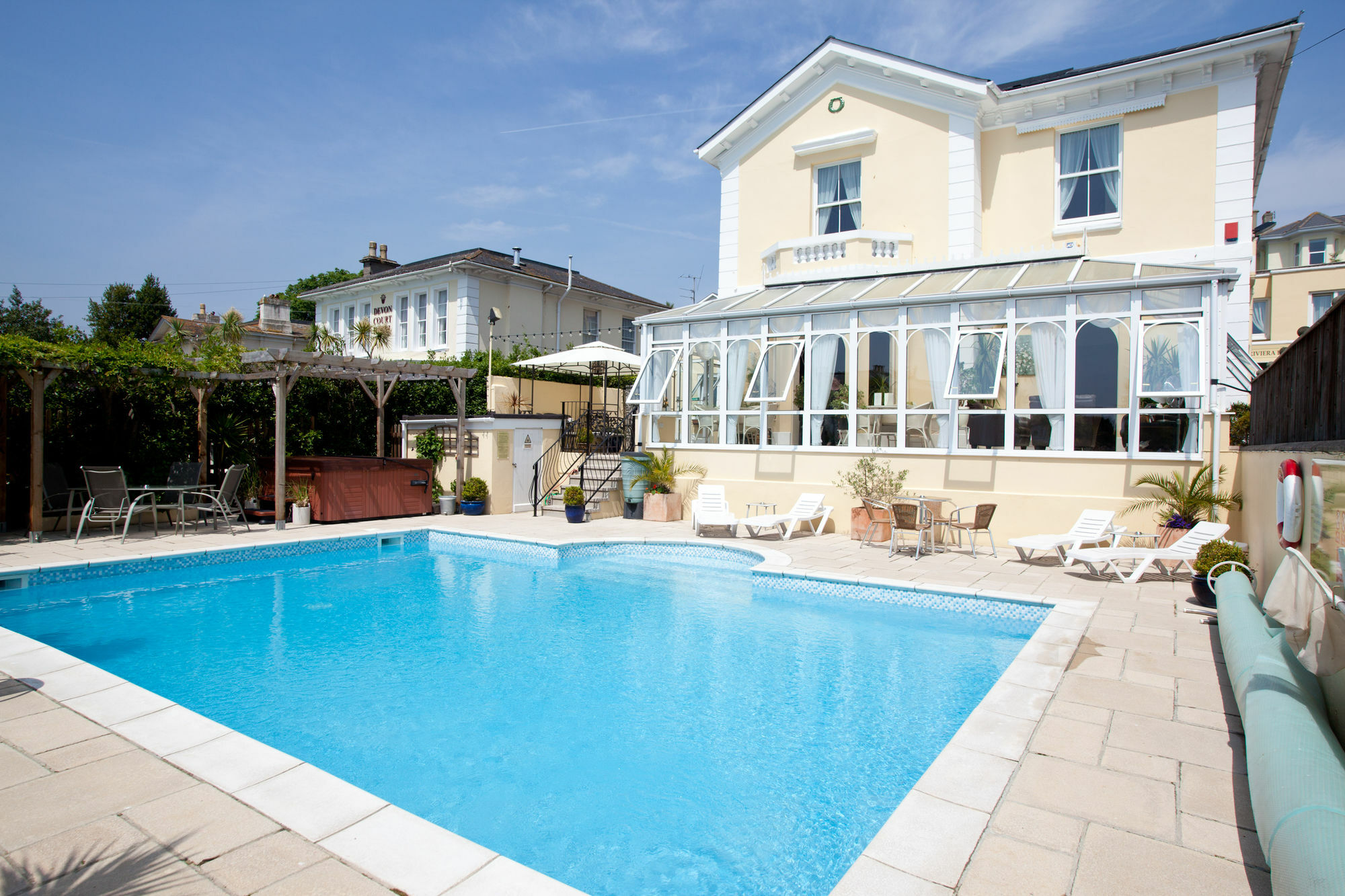 Riviera Hotel 4*