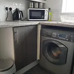 Charming 2-Bed House In Torquay