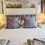 Driftwood Cottage, Luxury Character Cottage In The English Riviera, Close To The Picturesque Precinct Of St Marychurch, A Short Walk To The Stunning Beaches Of Babbacombe And Oddicombe!