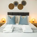 Boutique Apartments Torquay Overlooking Harbour - Near Babbacombe & Beach