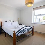 Laurels- 3-Beds, Parking, Short Walk To Beach