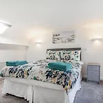 Lovely Heather House 2 King 1 Double 2 Single Beds