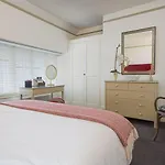 4 Bed - Beach Cottage