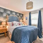 Lisburne Place - Luxury Three Bedroom Town House