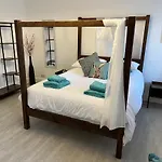 Large Three Bed Two Bathroom Flat In Central Torquay