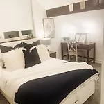 Amaso - Stylish & Cosy 1 Bedroom Flat