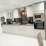 Amaso - Stylish & Cosy 1 Bedroom Flat