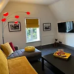 Green Corner Villa - No.5 Walls Hill Apartment