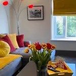 Green Corner Villa - No.5 Walls Hill Apartment