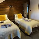 Green Corner Villa - No.5 Walls Hill Apartment