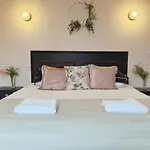 3 Sheets To The Wind, Boutique Holiday Apartment In Torquay