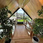 Dog Friendly, Roof Top Hot Tub, Panoramic Views.