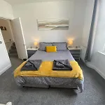 Montrose - Stylish Apartment With Free Parking