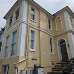 Montrose - Stylish Apartment With Free Parking