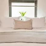 The Moorings - Stylish Duplex Apartment On Torquay Harbourside
