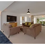 Warwick Views - Family Hot Tub Home Lovely Views With Ample Parking
