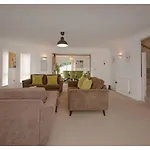Warwick Views - Family Hot Tub Home Lovely Views With Ample Parking