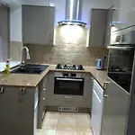 Centrally Located, Beautifully Presented Apartment