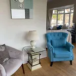 4 Bed-Sleeps 8-Sea View-Pets-Parking
