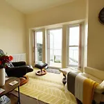 No1 Marina Court - Wow Sea View Apartment