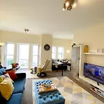 No1 Marina Court - Wow Sea View Apartment