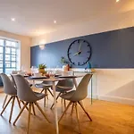 Spacious 2-Bed Apartment Close To King\'S Garden