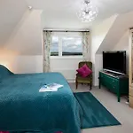 Halekulani Devon Homestay