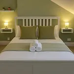 Nestee Apartments Top Floor Overlooking Torquay Harbour Pet Friendly