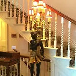 Muntham Holiday Apartments & Town House