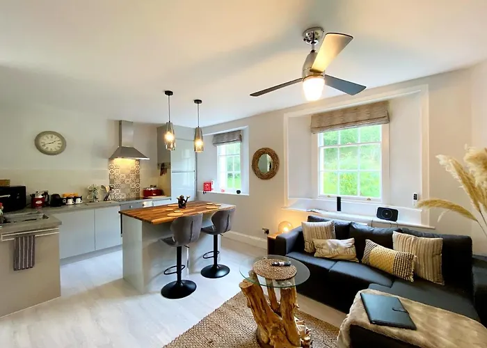 Meadfoot Bay Apartment At Hesketh Crescent
