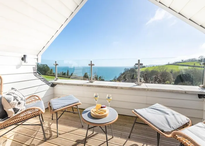 10 Oystercatcher Court - Stylish Penthouse Apartment With Stunning Sea Views