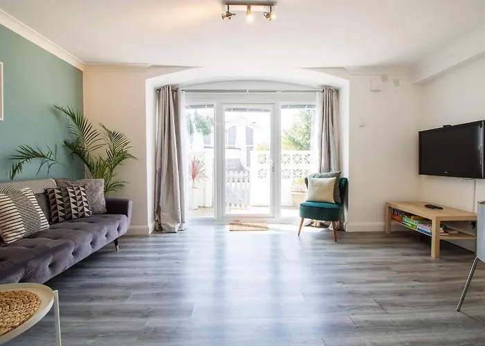 Sunways, Quiet South Facing Terrace, Walk To Beach!