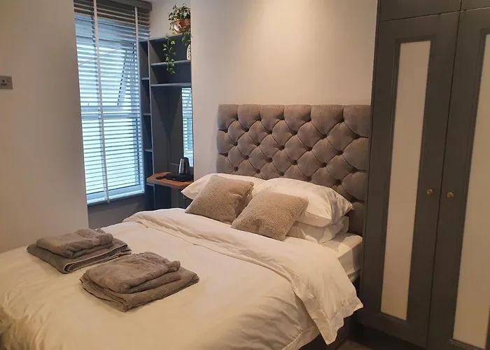 Luxurious Double En-Suite Room With 58 Inch Tv