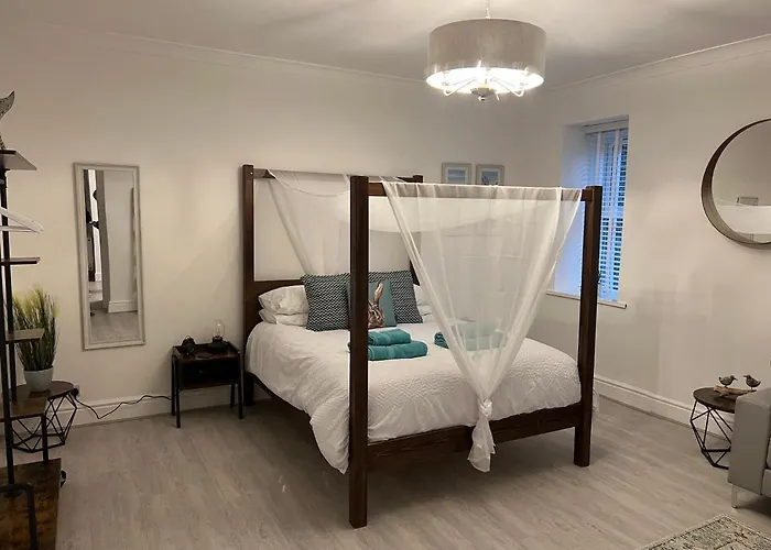 Large Three Bed Two Bathroom Flat In Central Torquay