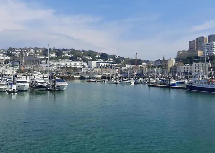 Rare Luxury Harbourview Apartment Sleeps 6