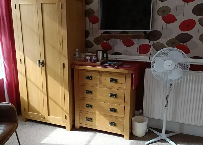 Lawnswood Guest House