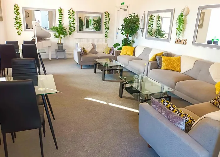 Riviera Retreat 10 Bedrooms 10 Bathrooms, Torquay Near Beach, 24 People