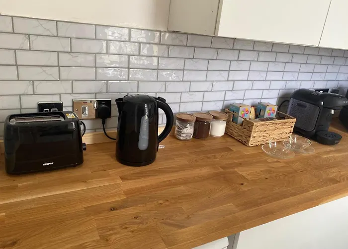 Montrose - Stylish Apartment With Free Parking