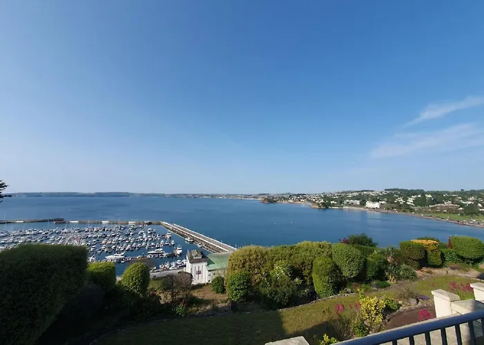 No1 Marina Court - Wow Sea View Apartment