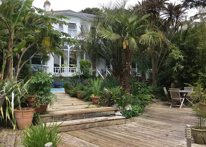Cary Court - Guest House