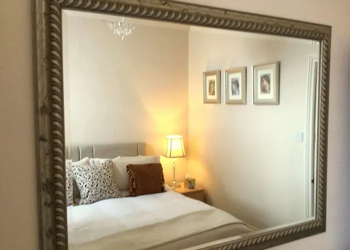 Muntham Holiday Apartments & Town House