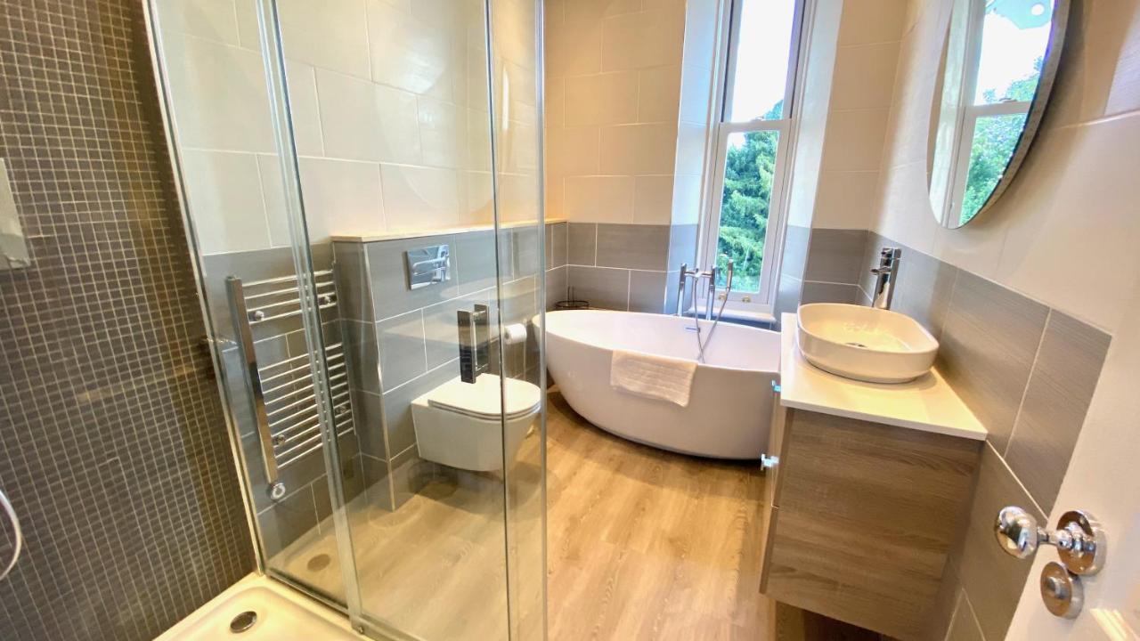 Torbay Rise - With Pool, Hot Tub, Sauna, Gym, Games And Cinema Room; Sea Views Holiday home