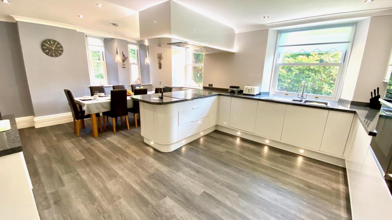 Torbay Rise - With Pool, Hot Tub, Sauna, Gym, Games And Cinema Room; Sea Views Holiday home