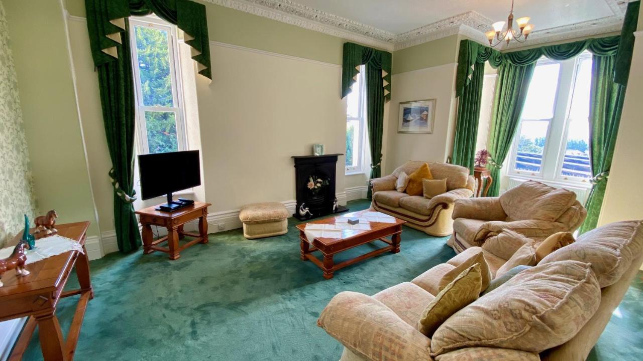 Torbay Rise - With Pool, Hot Tub, Sauna, Gym, Games And Cinema Room; Sea Views Torquay