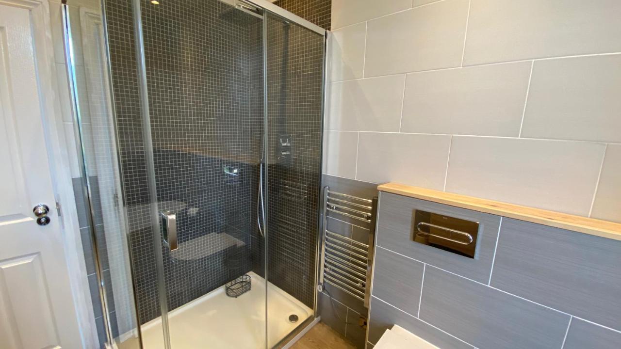 Torbay Rise - With Pool, Hot Tub, Sauna, Gym, Games And Cinema Room; Sea Views Holiday home Torquay