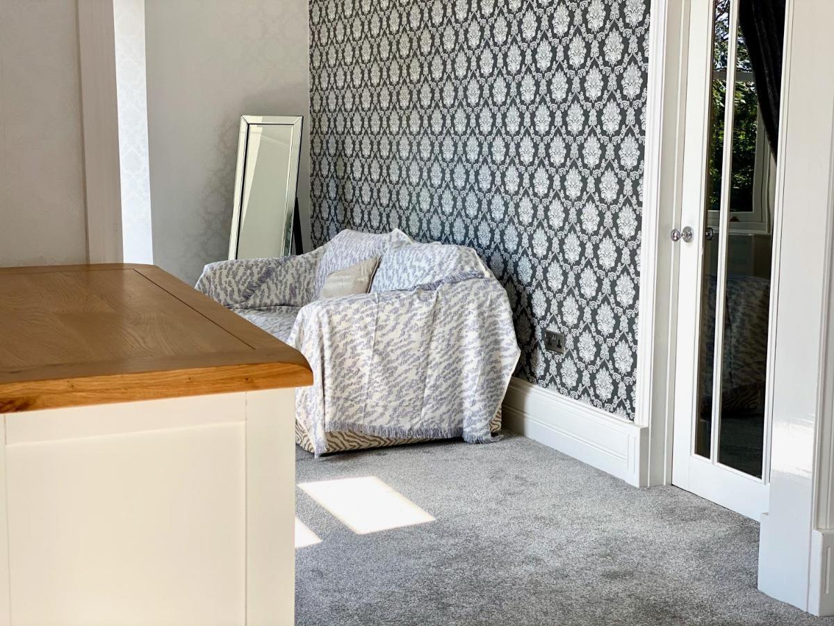 Torbay Rise - With Pool, Hot Tub, Sauna, Gym, Games And Cinema Room; Sea Views Holiday home Torquay