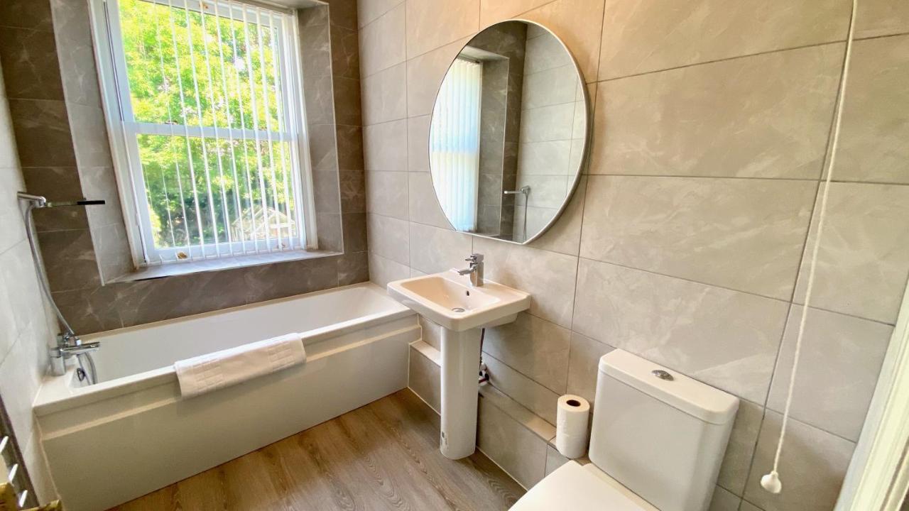 Torbay Rise - With Pool, Hot Tub, Sauna, Gym, Games And Cinema Room; Sea Views Holiday home Torquay