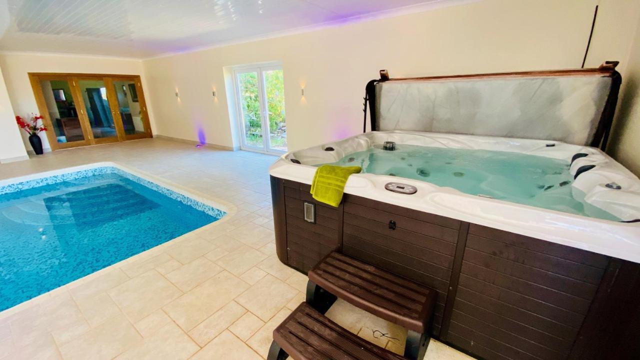 Torbay Rise - With Pool, Hot Tub, Sauna, Gym, Games And Cinema Room; Sea Views Torquay
